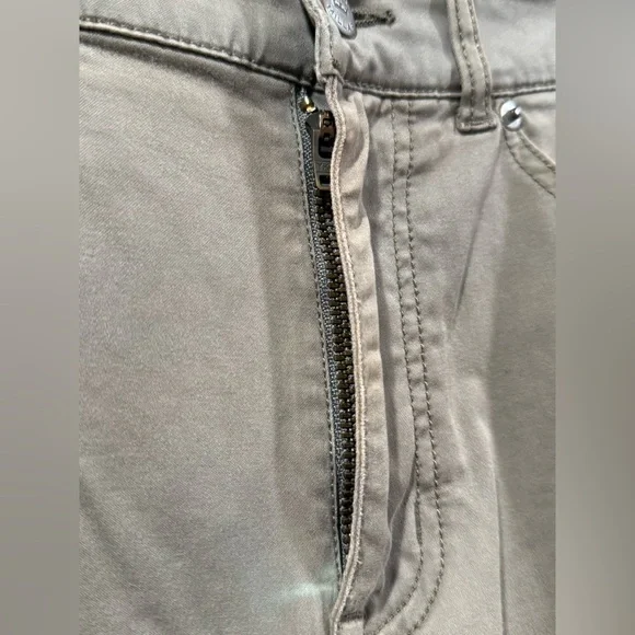 Peter Millar Signature Sateen Golf Pants Mens Size 32x31 Khaki 5 Pocket Chino - Picture 2 of 11